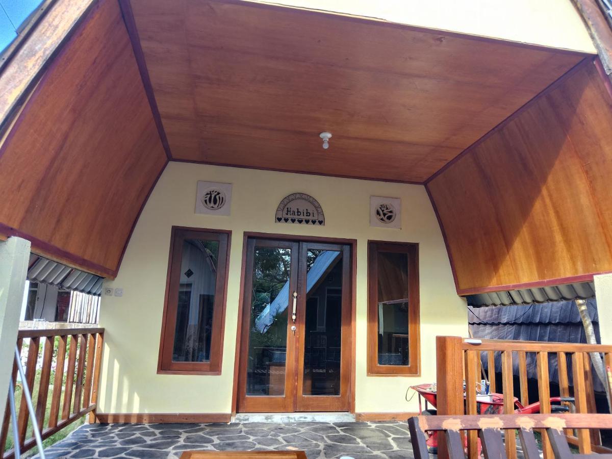 Two One Bungalow 길리메노 외부 사진